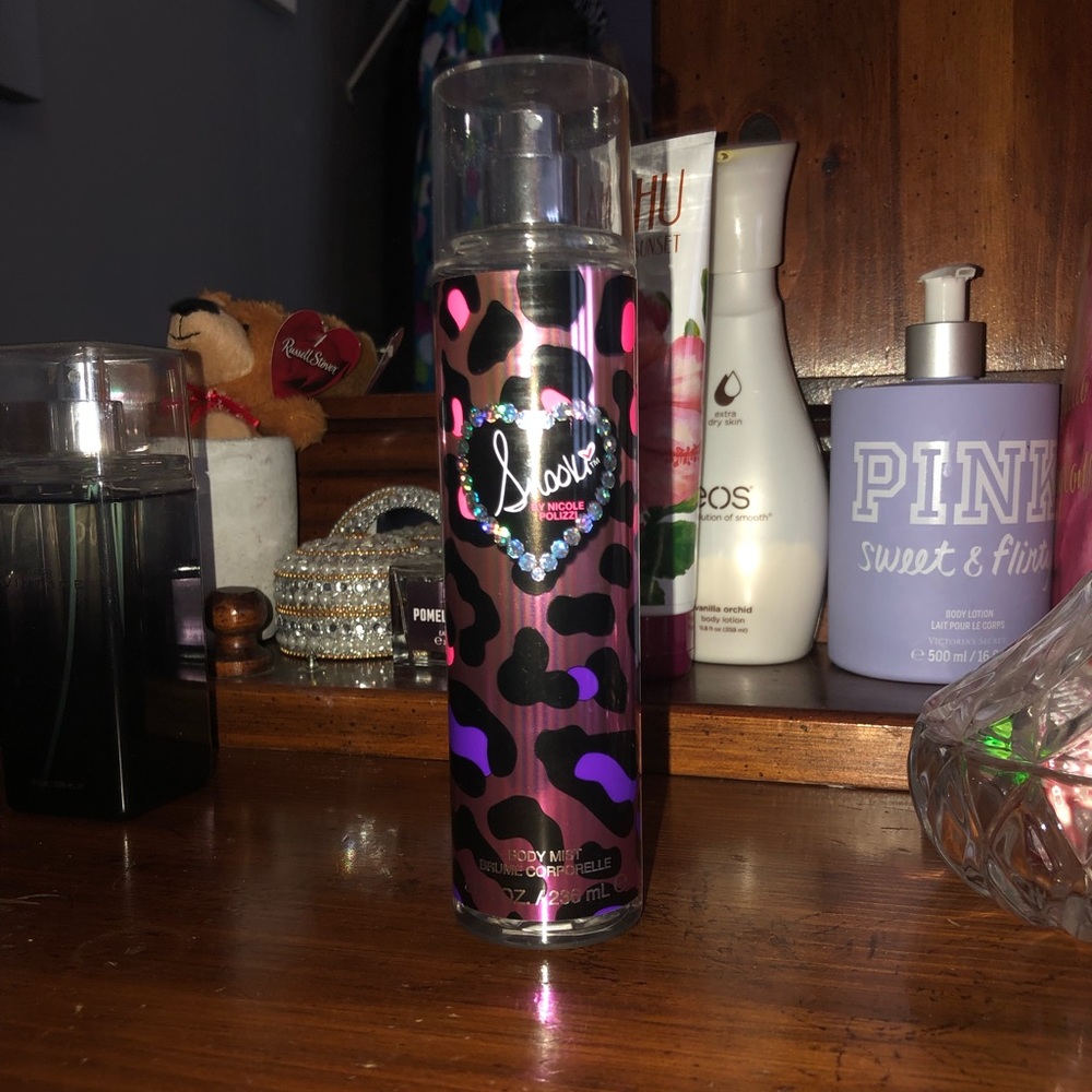 NWT Snookie Parfume